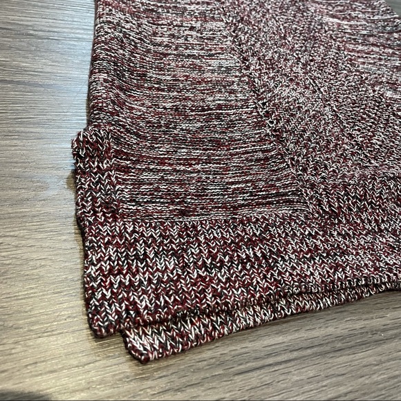 Red Knitted V-Cut Long Sleeves Fitted Sweater - Picture 5 of 5